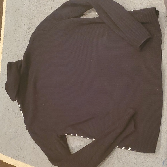 Woman's E.P. Pro size Medium zipe up sweater black and white - Picture 5 of 5